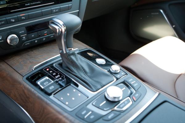 Audi A6 7 серии: плечом к плечу с «одноклассниками»